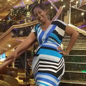 Meet your Posher, Mona